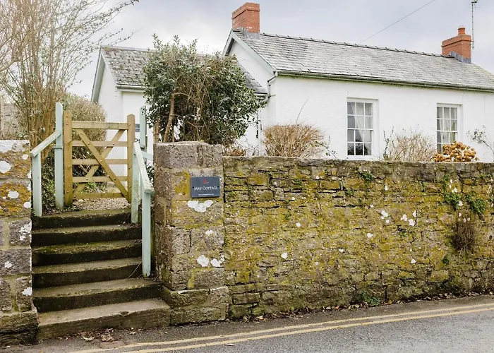 May Tree Cottage Manorbier 5 Mins From The Beach Sleeps 4
