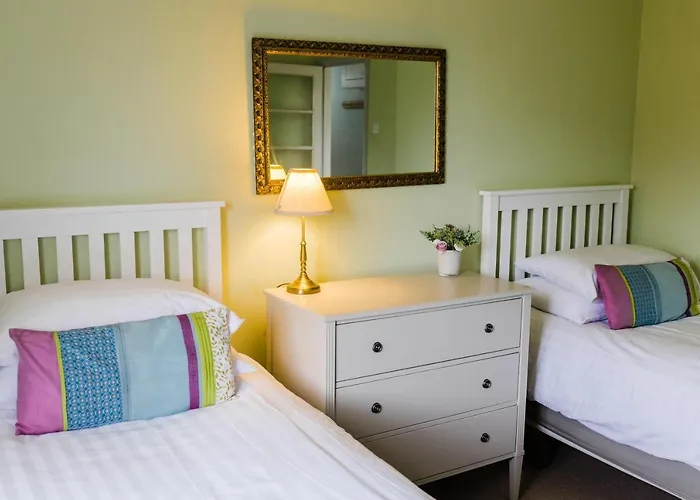 May Tree Cottage Manorbier 5 Mins From The Beach Sleeps 4