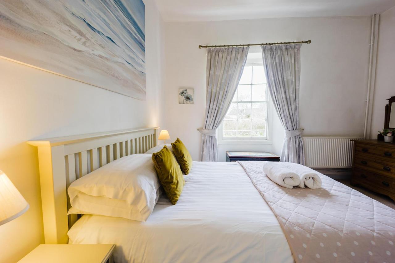 Tree 5 Mins From The Sleeps 4 * Manorbier