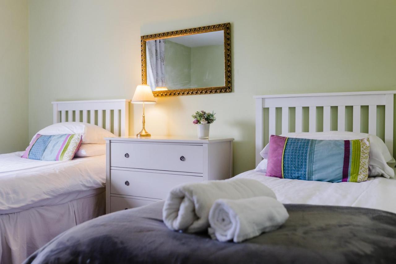 Tree 5 Mins From The Sleeps 4 * Manorbier
