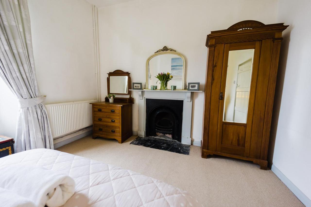 Holiday home Tree 5 Mins From The Sleeps 4 Manorbier