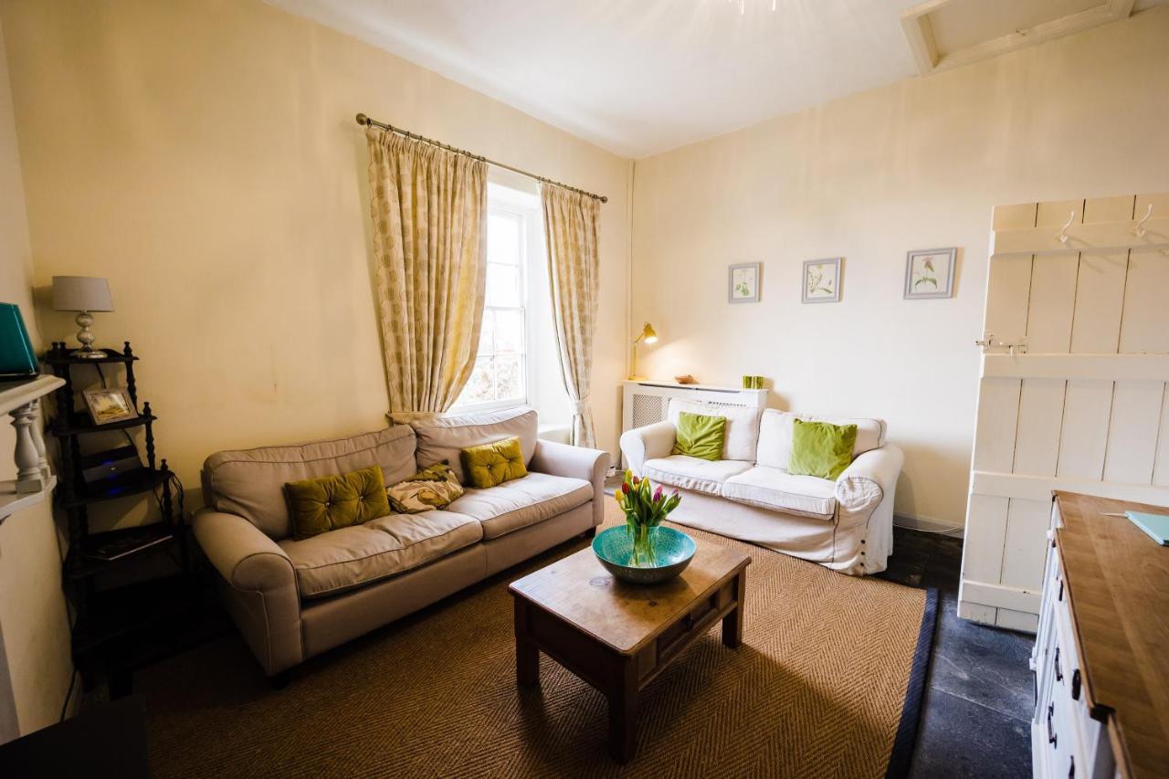 Holiday home Tree 5 Mins From The Sleeps 4 *