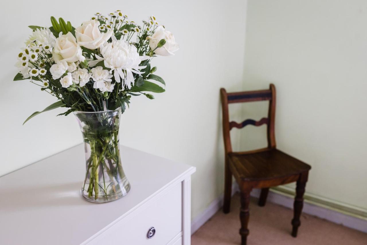 Tree 5 Mins From The Sleeps 4 * Manorbier