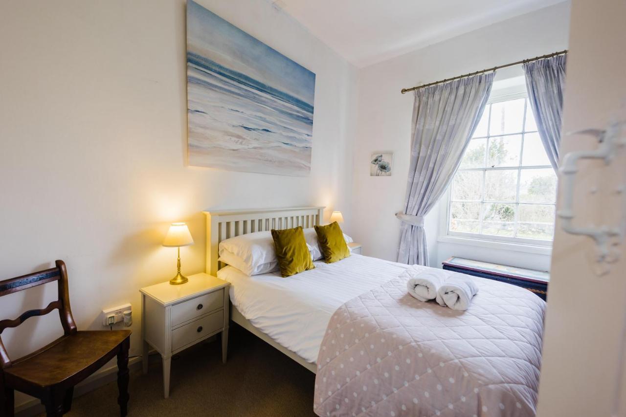 Tree 5 Mins From The Sleeps 4 *