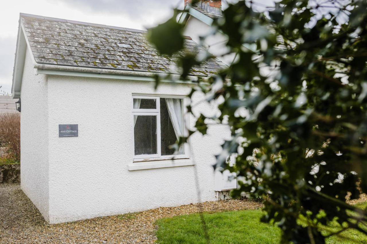 Tree 5 Mins From The Sleeps 4 Holiday home Manorbier