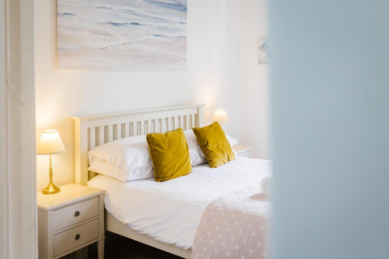 Holiday home Tree 5 Mins From The Sleeps 4 Manorbier