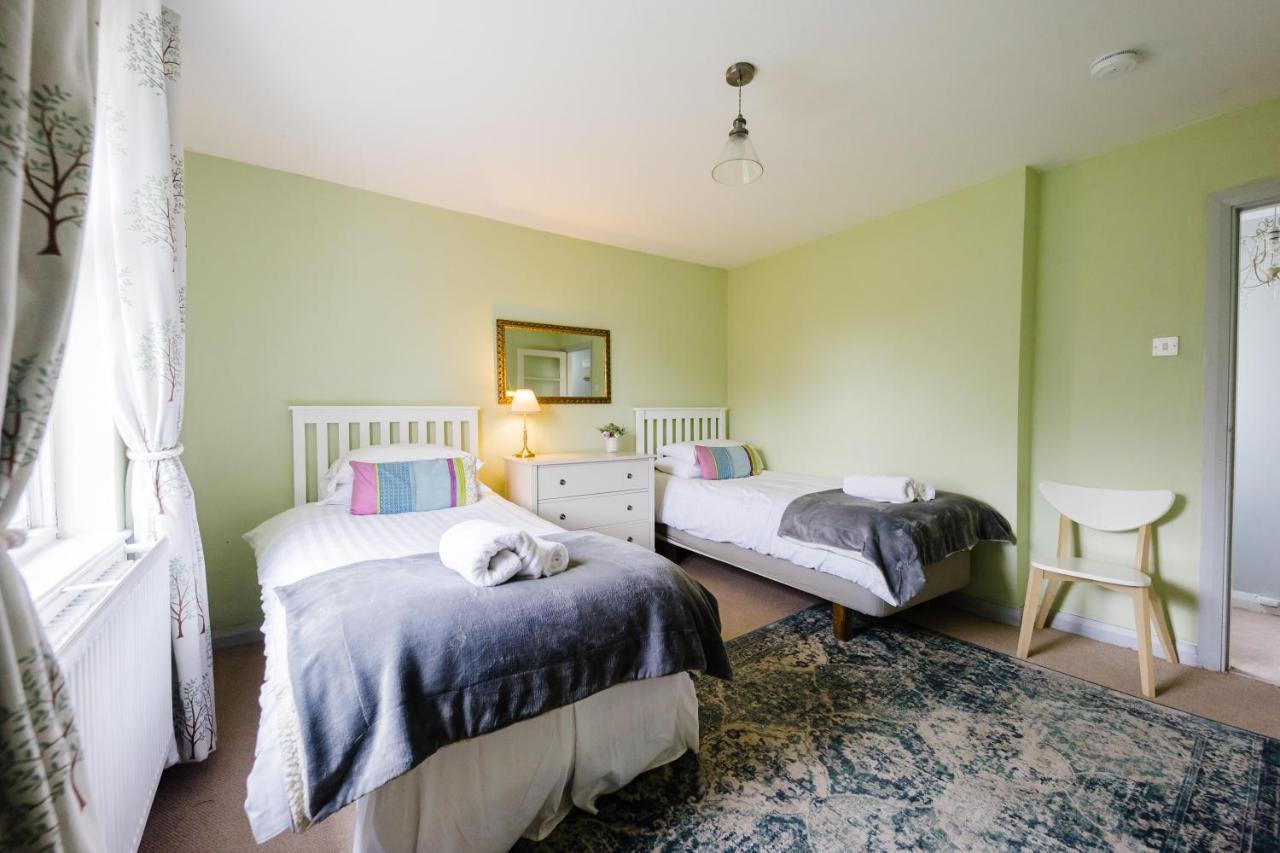 Tree 5 Mins From The Sleeps 4 * Manorbier